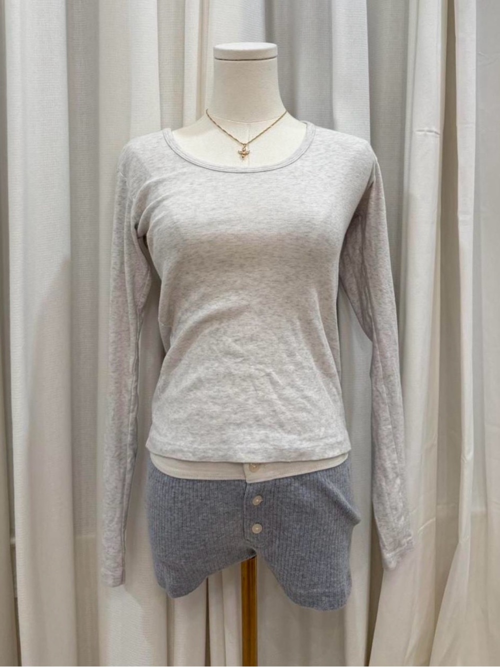 Brandy Melville Light Gray Long-Sleeve Crewneck Top